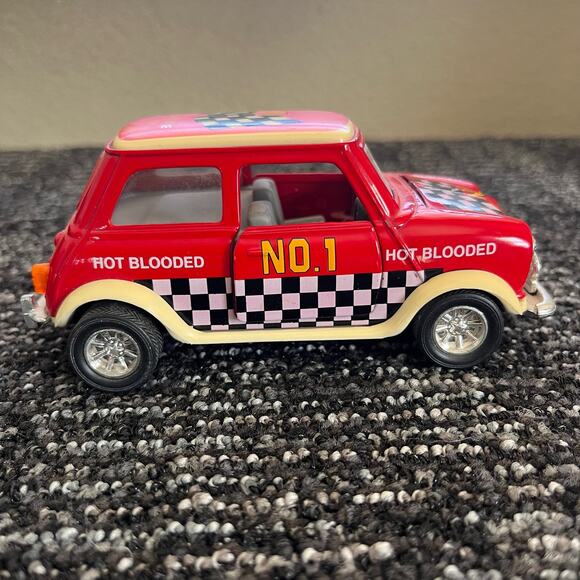 Mini Cooper Race Car Hot Blooded SS 5703 1/24 Diecast Opening Doors - Picture 1 of 13